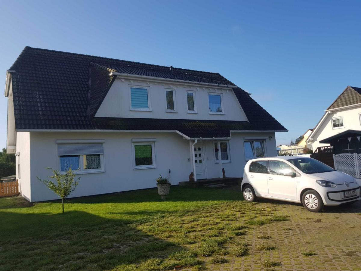 Ferienwohnung Am Teich Lutow Exterior foto